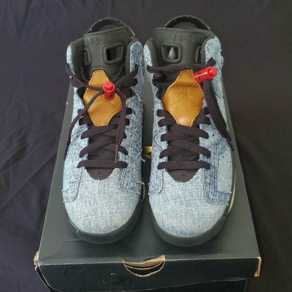Denim Jordan Retro 6 (size 6Men/7.5 women)